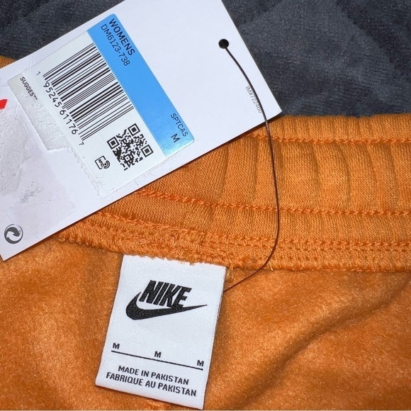 Nike Shorts Women Medium Essential Sweat shorts Fleece Orange Oversized Z - Picture 3 of 10